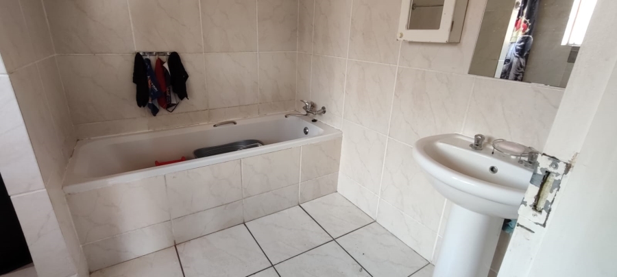 2 Bedroom Property for Sale in Eike Park Gauteng