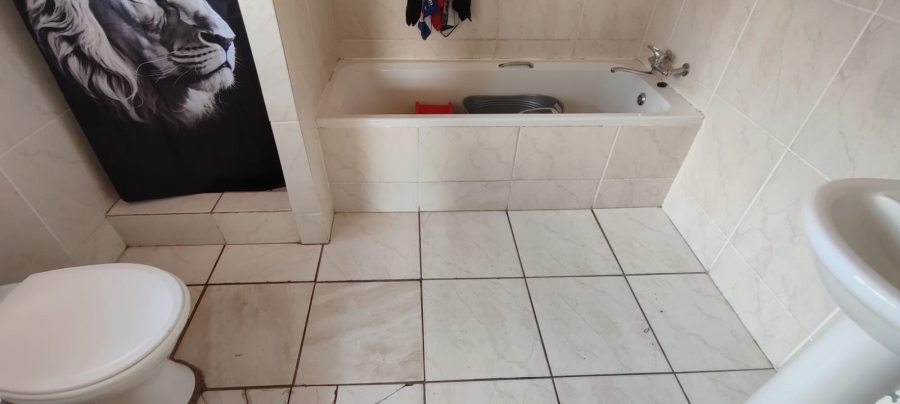 2 Bedroom Property for Sale in Eike Park Gauteng