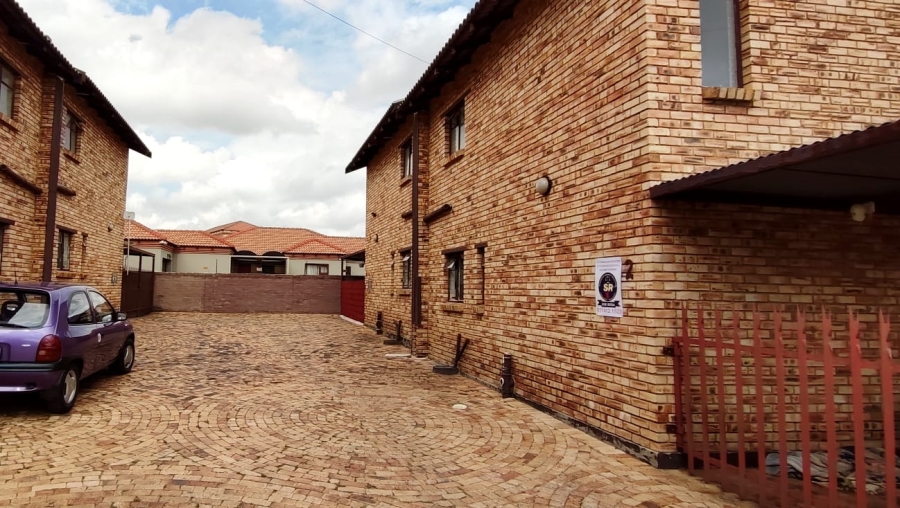 2 Bedroom Property for Sale in Eike Park Gauteng