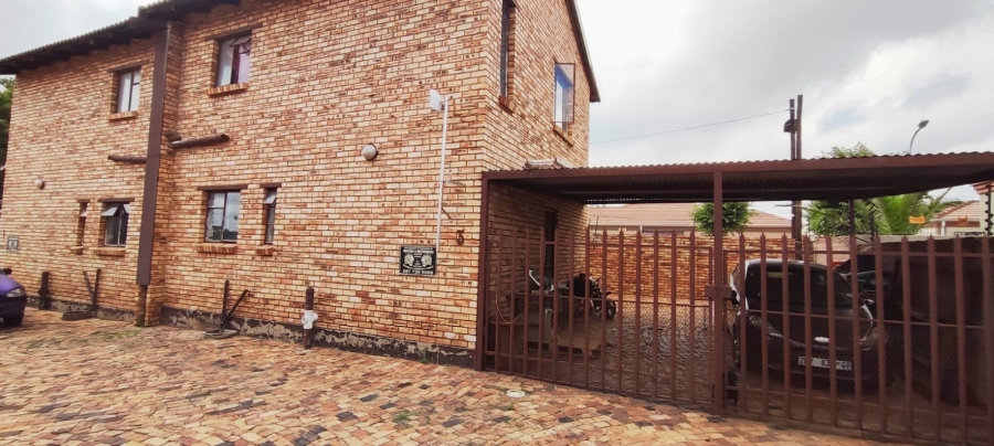2 Bedroom Property for Sale in Eike Park Gauteng