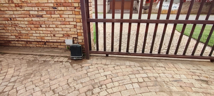 2 Bedroom Property for Sale in Eike Park Gauteng