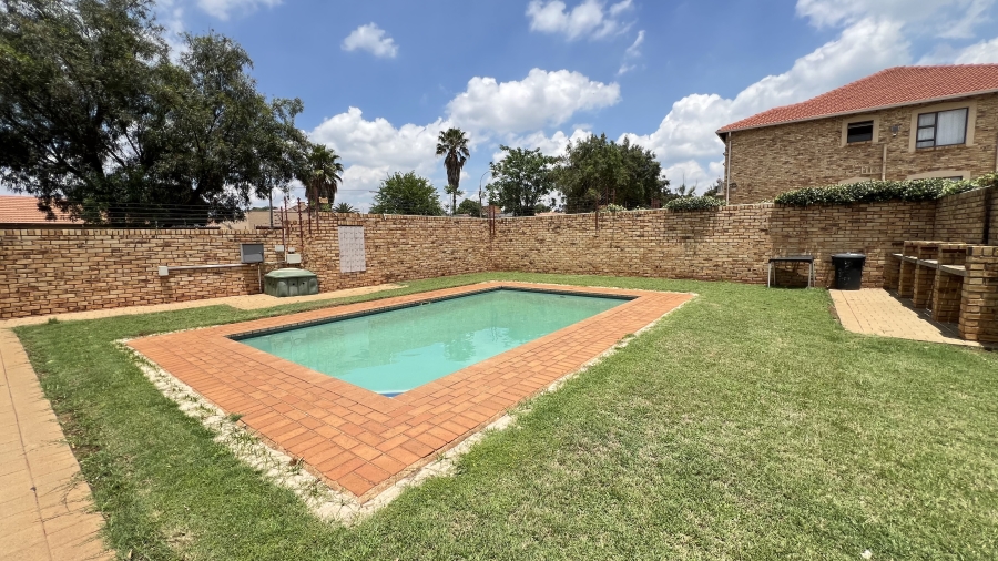 2 Bedroom Property for Sale in Randpoort Gauteng
