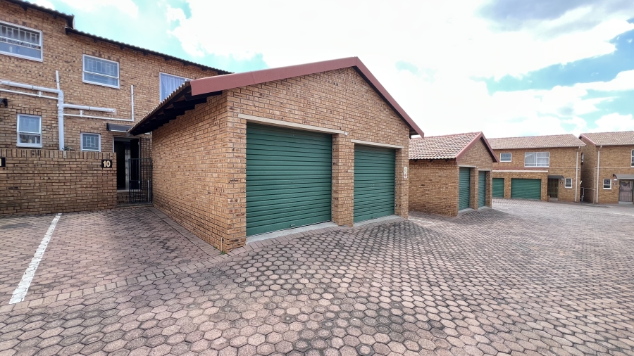 2 Bedroom Property for Sale in Rangeview Gauteng