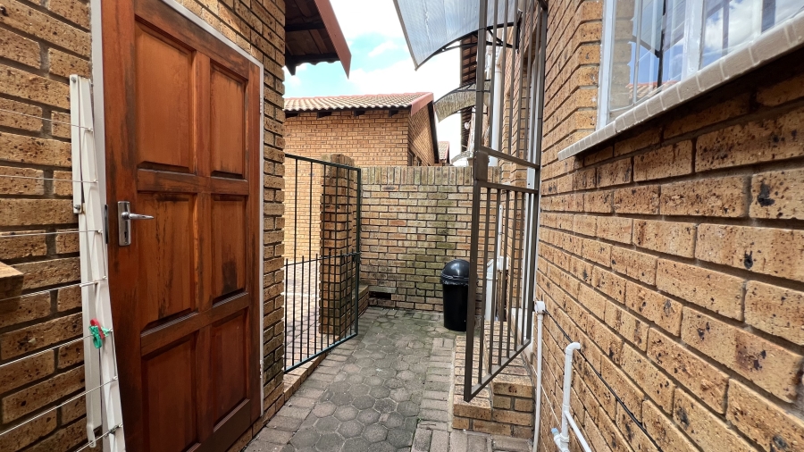 2 Bedroom Property for Sale in Rangeview Gauteng
