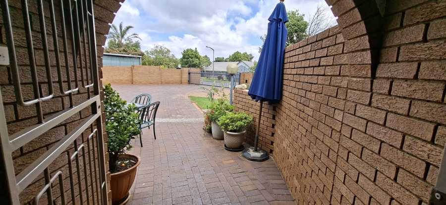 To Let 2 Bedroom Property for Rent in Noordheuwel Gauteng