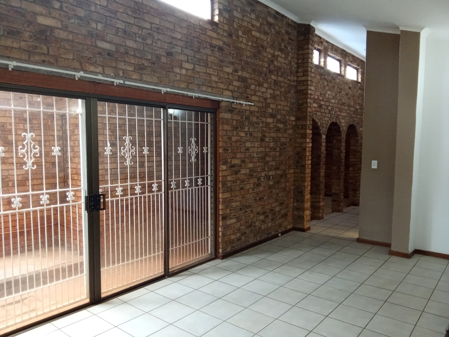 4 Bedroom Property for Sale in Wilro Park Gauteng