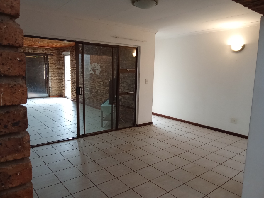 4 Bedroom Property for Sale in Wilro Park Gauteng