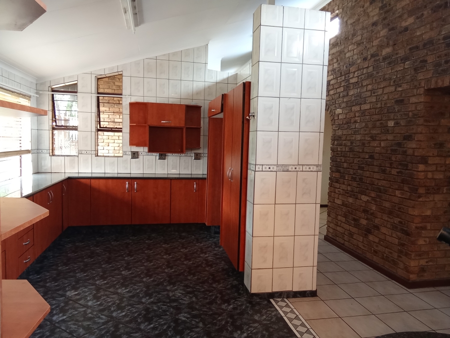 4 Bedroom Property for Sale in Wilro Park Gauteng