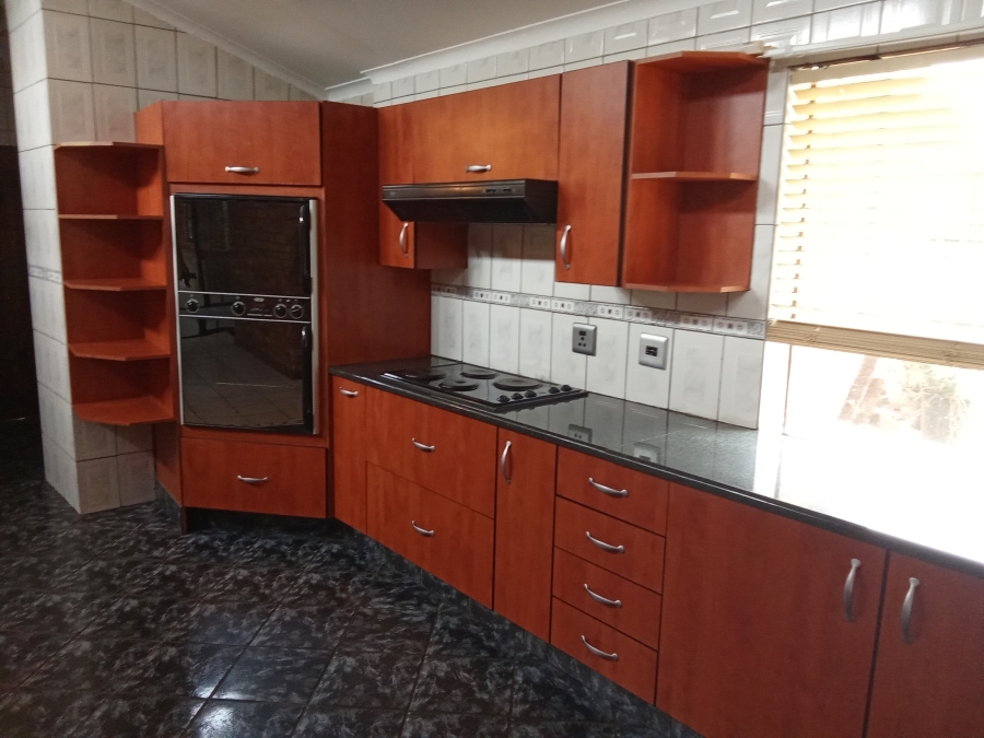 4 Bedroom Property for Sale in Wilro Park Gauteng