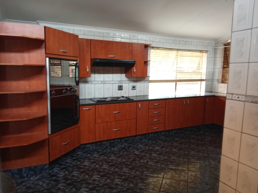 4 Bedroom Property for Sale in Wilro Park Gauteng