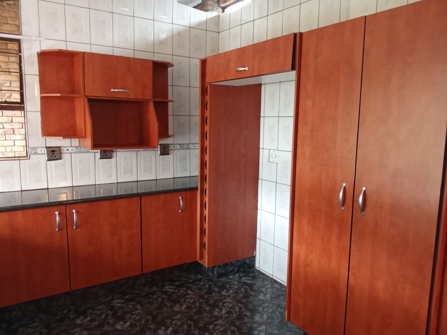 4 Bedroom Property for Sale in Wilro Park Gauteng