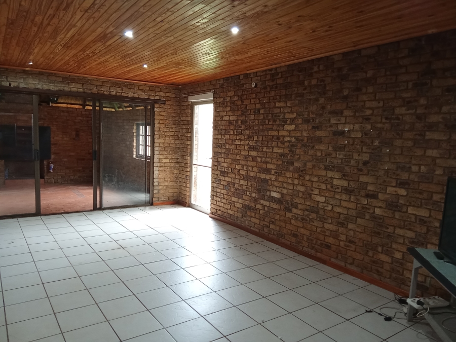 4 Bedroom Property for Sale in Wilro Park Gauteng