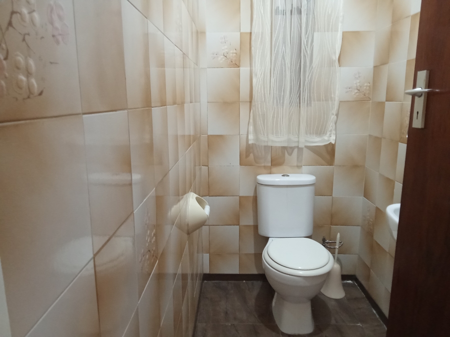 4 Bedroom Property for Sale in Wilro Park Gauteng