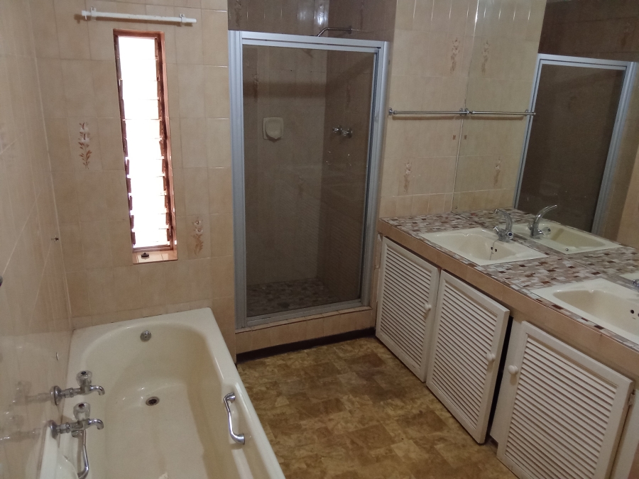 4 Bedroom Property for Sale in Wilro Park Gauteng