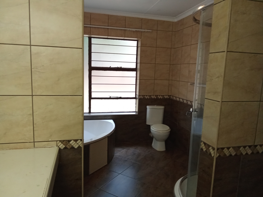 4 Bedroom Property for Sale in Wilro Park Gauteng
