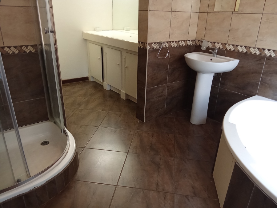 4 Bedroom Property for Sale in Wilro Park Gauteng