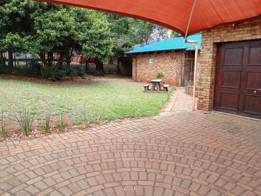 4 Bedroom Property for Sale in Wilro Park Gauteng