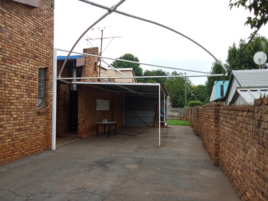 4 Bedroom Property for Sale in Wilro Park Gauteng
