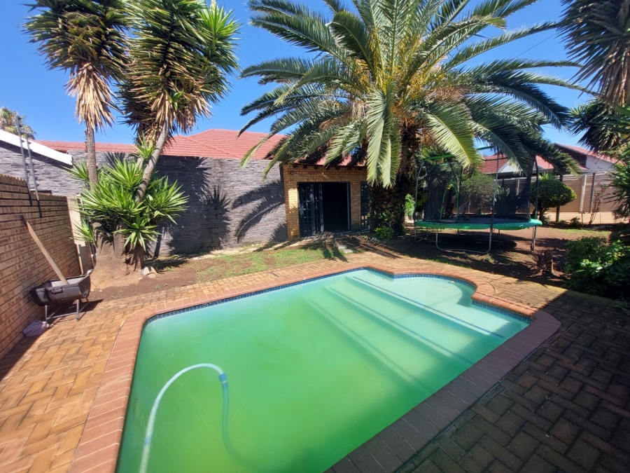 3 Bedroom Property for Sale in Greenhills Gauteng