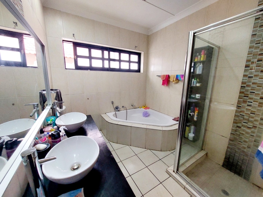 3 Bedroom Property for Sale in Greenhills Gauteng