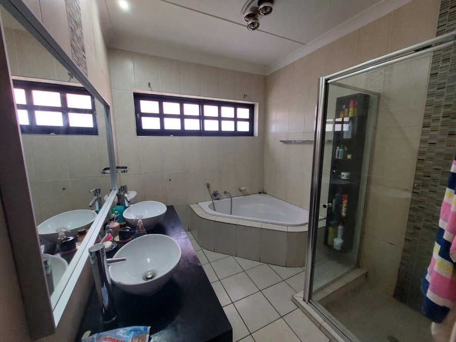 3 Bedroom Property for Sale in Greenhills Gauteng