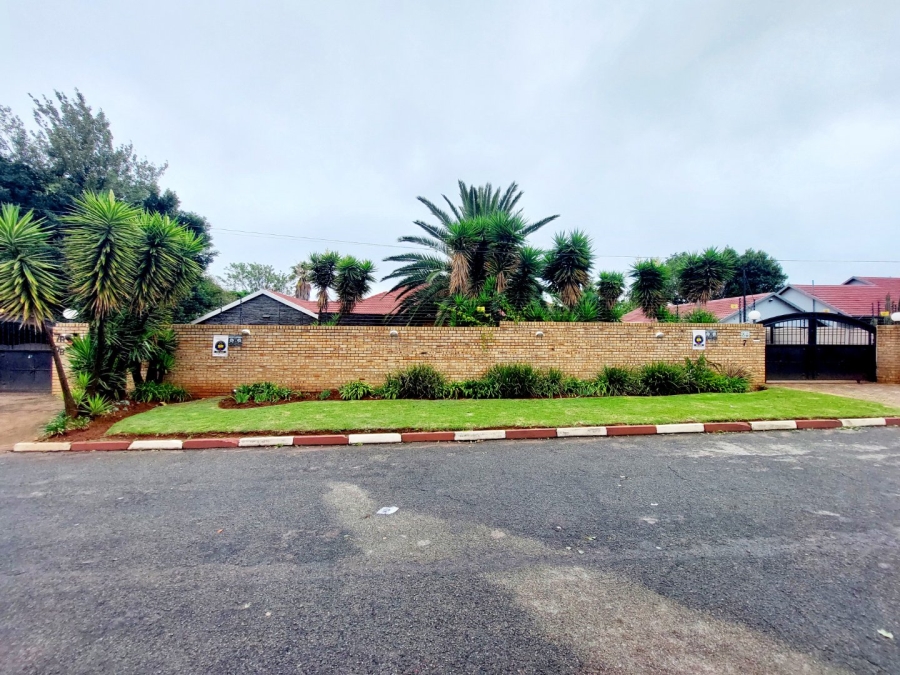 3 Bedroom Property for Sale in Greenhills Gauteng