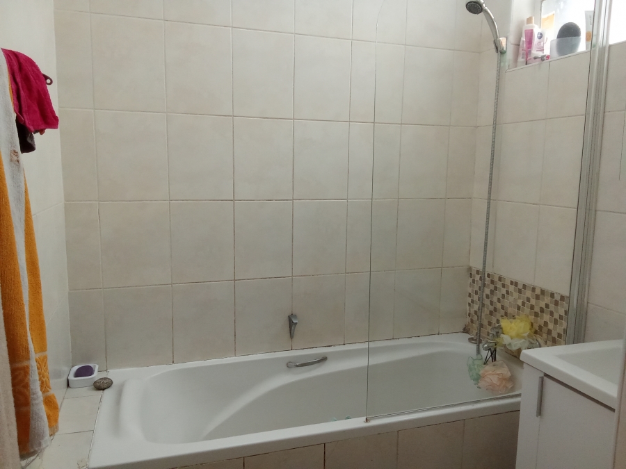 2 Bedroom Property for Sale in Florida Park Gauteng