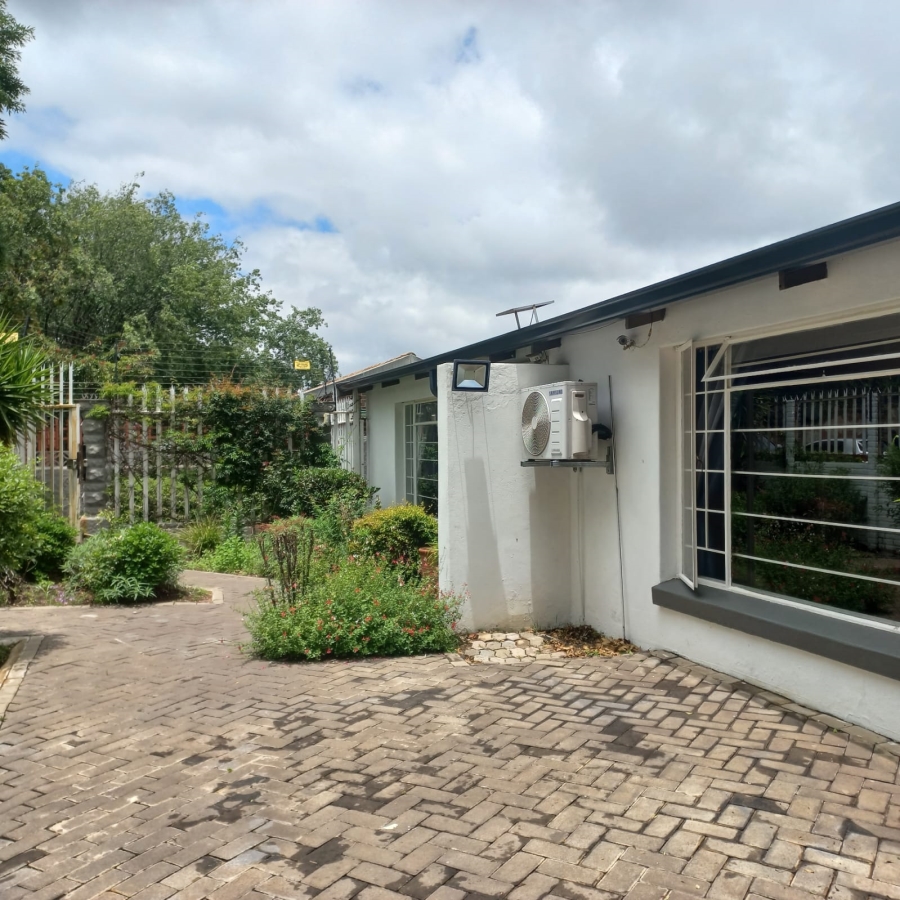 4 Bedroom Property for Sale in Discovery Gauteng
