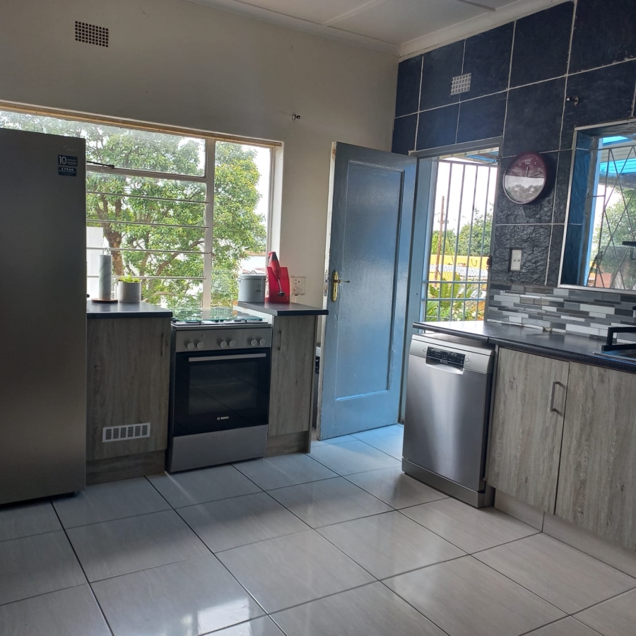 4 Bedroom Property for Sale in Discovery Gauteng