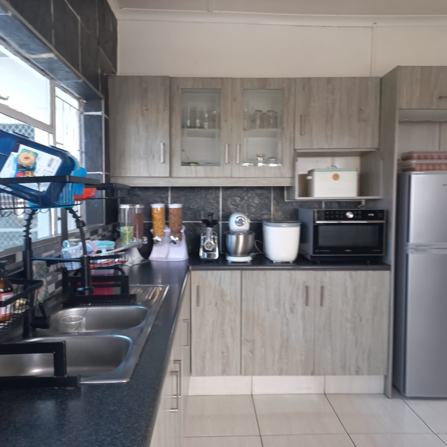 4 Bedroom Property for Sale in Discovery Gauteng