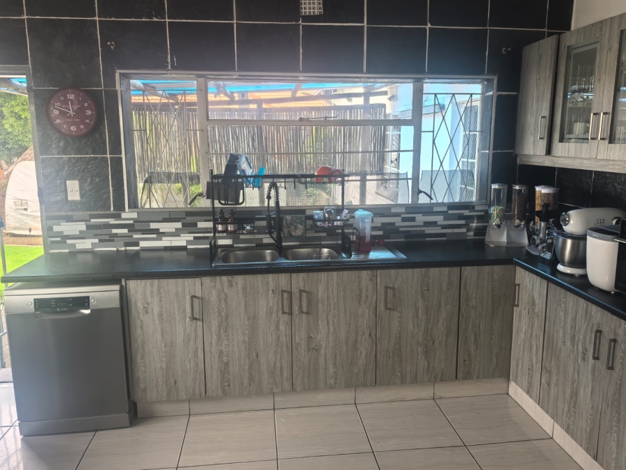 4 Bedroom Property for Sale in Discovery Gauteng