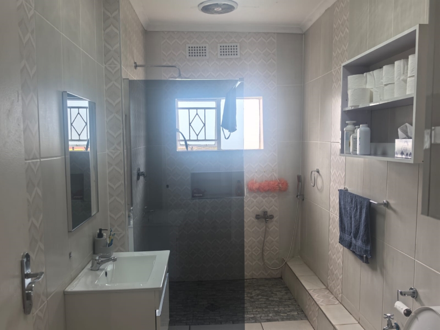 4 Bedroom Property for Sale in Discovery Gauteng