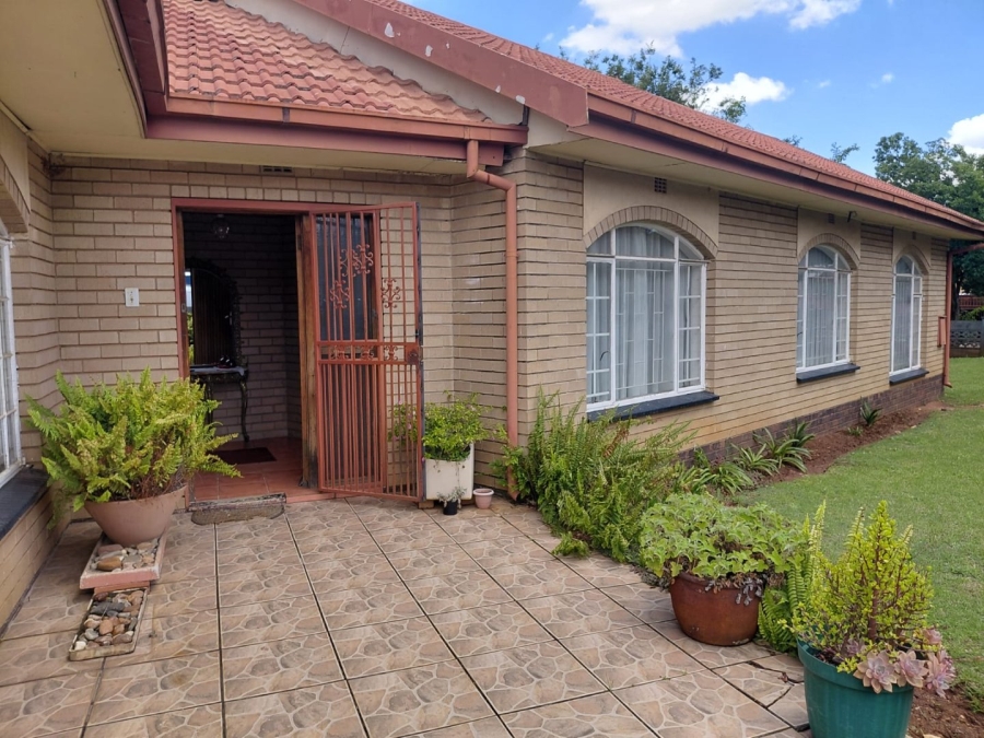 4 Bedroom Property for Sale in Greenhills Gauteng