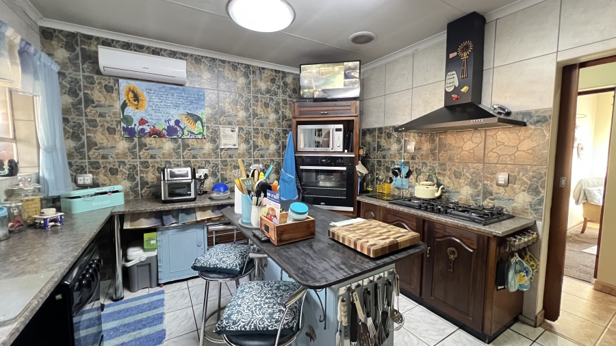 3 Bedroom Property for Sale in Helikonpark Gauteng