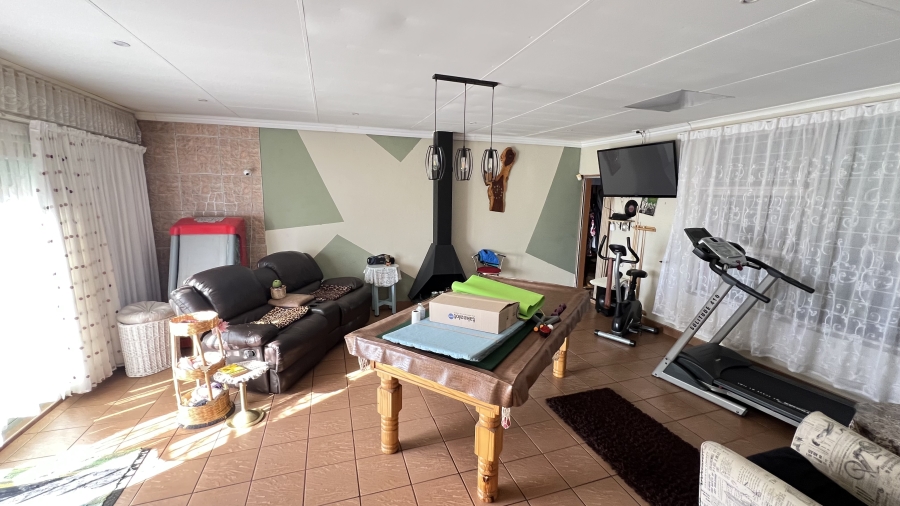 3 Bedroom Property for Sale in Helikonpark Gauteng