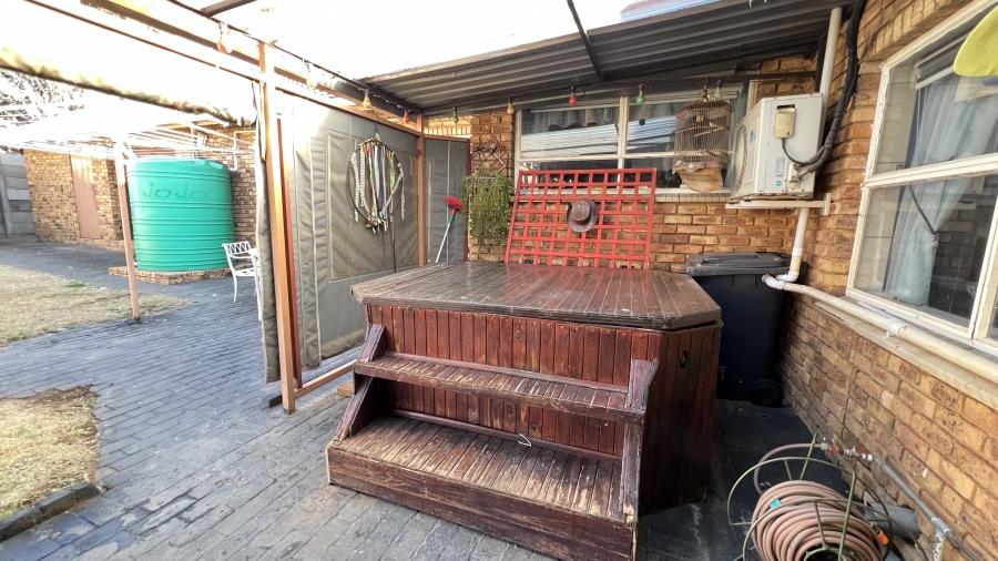 3 Bedroom Property for Sale in Helikonpark Gauteng