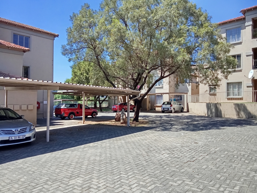 1 Bedroom Property for Sale in Weltevreden Park Gauteng