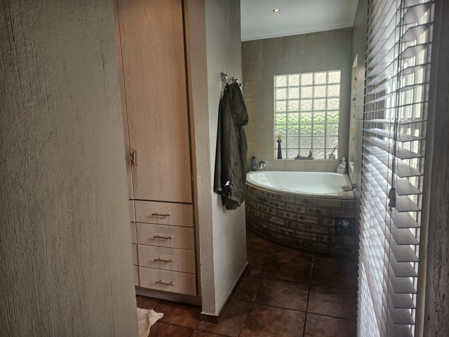 3 Bedroom Property for Sale in Kenmare Gauteng