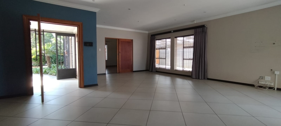 4 Bedroom Property for Sale in Helikonpark Gauteng