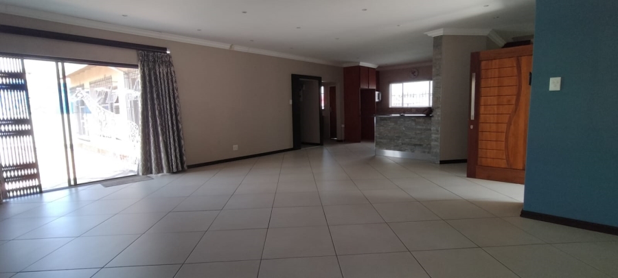 4 Bedroom Property for Sale in Helikonpark Gauteng