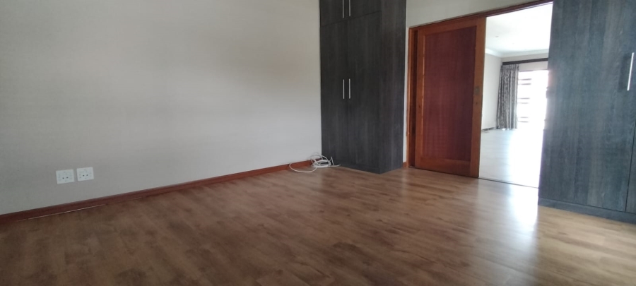 4 Bedroom Property for Sale in Helikonpark Gauteng