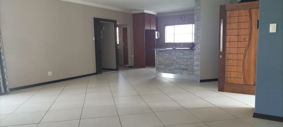 4 Bedroom Property for Sale in Helikonpark Gauteng