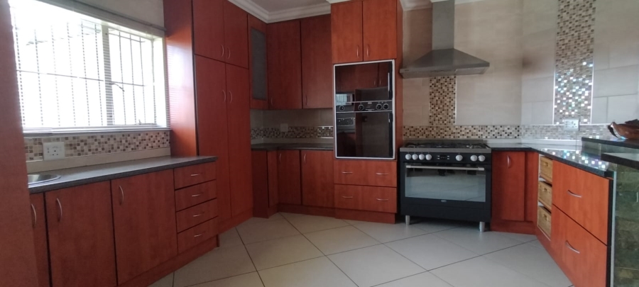 4 Bedroom Property for Sale in Helikonpark Gauteng