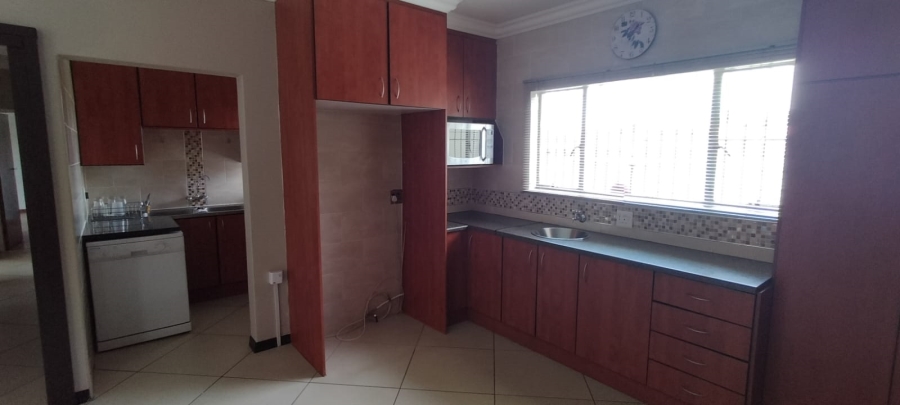 4 Bedroom Property for Sale in Helikonpark Gauteng