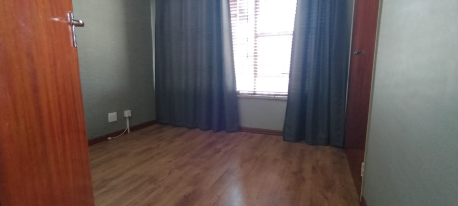 4 Bedroom Property for Sale in Helikonpark Gauteng