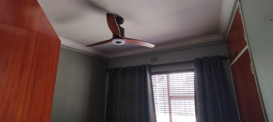 4 Bedroom Property for Sale in Helikonpark Gauteng