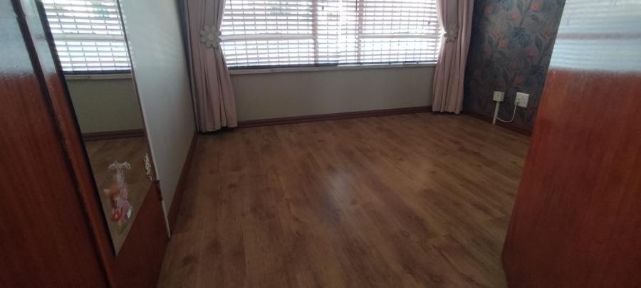 4 Bedroom Property for Sale in Helikonpark Gauteng