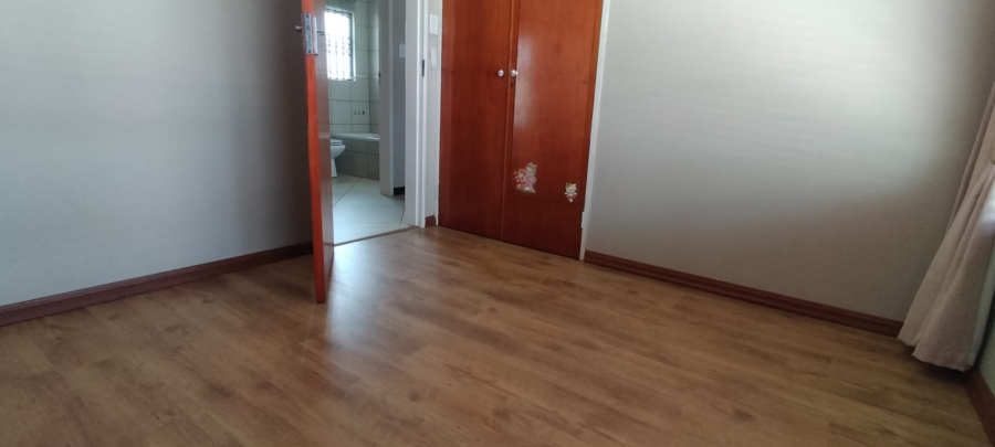 4 Bedroom Property for Sale in Helikonpark Gauteng