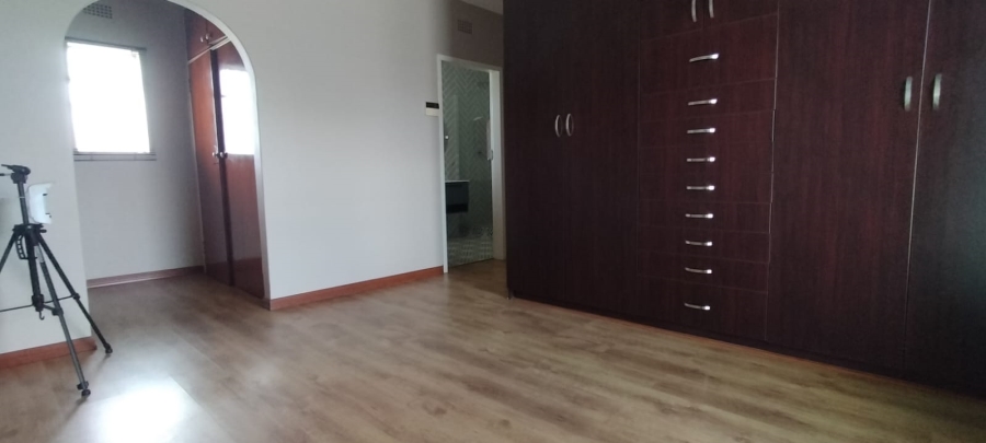 4 Bedroom Property for Sale in Helikonpark Gauteng