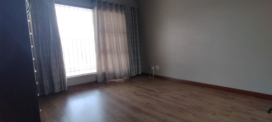 4 Bedroom Property for Sale in Helikonpark Gauteng
